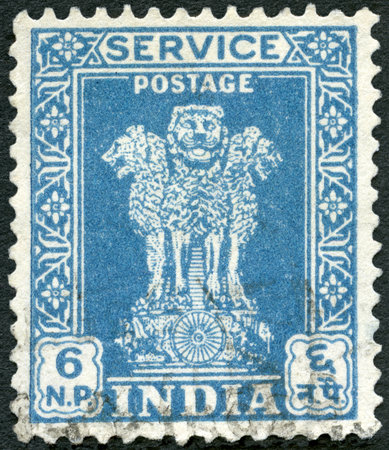 INDIA - CIRCA 1948: A stamp printed in India shows The Lion Capital of Ashoka, circa 1948のeditorial素材