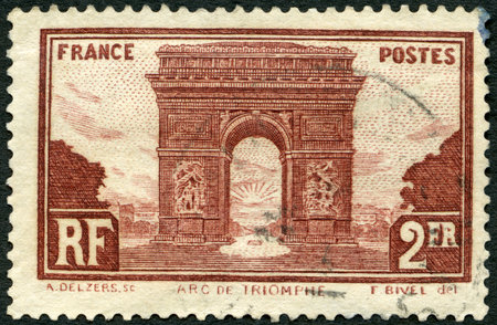 FRANCE - CIRCA 1931: A stamp printed in France shows Arc de Triomphe de lEtoile, Paris, circa 1931のeditorial素材