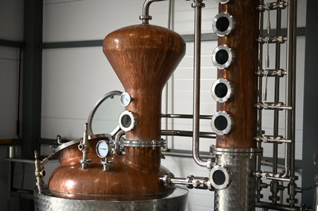 Commercial copper alcohol continuous distillation systems columnの写真素材