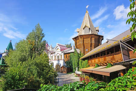MOSCOW, RUSSIA - AUGUST 15, 2020: Wooden tower in Russian style located in the Izmailovoのeditorial素材