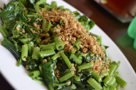 spinach top with garlic 
