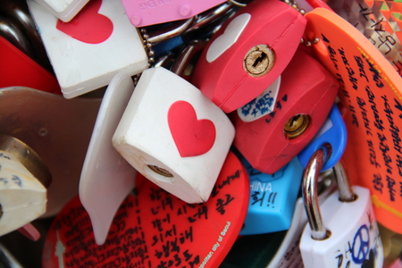 SEOUL, FEBRUARY 2012 - Locks filled with lovers  messagesのeditorial素材
