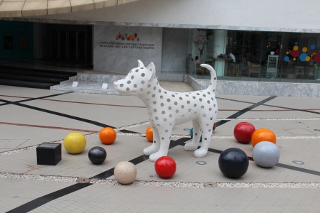 BANGKOK, AUGUST 2012 - Unique sculptures of a dog and geometrical objects のeditorial素材