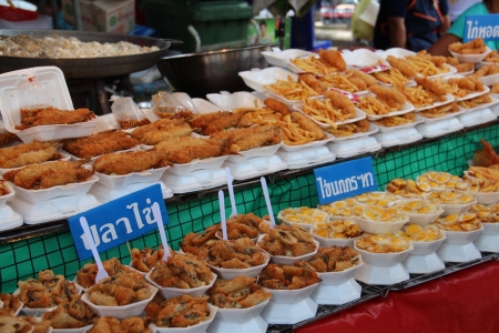 BANGKOK, AUGUST 2012 - Street food selling various fried snacks in Jatujak marketのeditorial素材