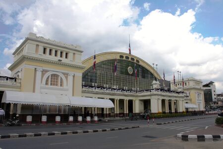 Front view of Hua Lamphong railway station building a.k.a. Bangkok railway station, open since 1916. Image captured in late 2017.のeditorial素材