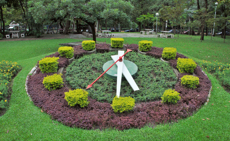 The garden decorated with a big clock on a small hill. Time running acurate to the time zone standard, not just an disguised clock.のeditorial素材