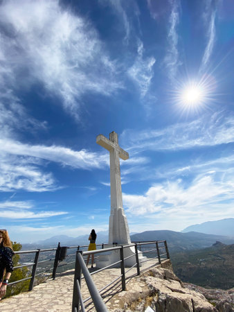 26.10.2021. Jaen, Spain. Cruz del Castillo de Santa Catalina overlooking Jaen City on a sunny day, Andalusia, Spain. High quality photoのeditorial素材