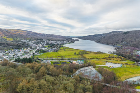 Llyn Peris Lake is flanked on one side by the mountain Elidir Fawr and the former slate quarry of Dinorwig and by the hills of Derlwyn and Clogwyn Mawr on the other. High quality photoの写真素材