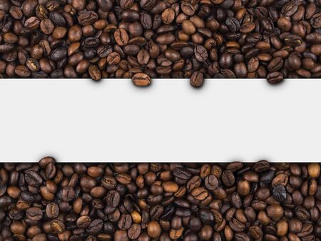 Closeup of empty white label paper on heap of roasted coffee beans for use as coffee web banner, coffee shop sign or cafe.の写真素材