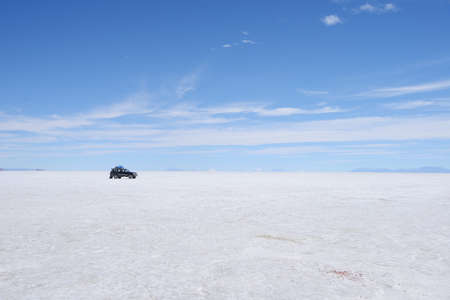 a surreal landscape of infinite view of salt flat in uyuni, boliviaの写真素材