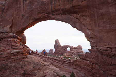 arch window in utahの写真素材