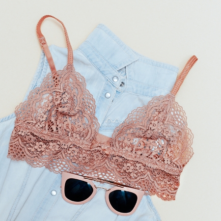 Stylish Minimal Fashion Lady
Lace bra. Denim Shirt and Leopard Bra. Creative look at the details eyeglassesの写真素材