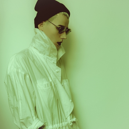 Hipster Girl. In Beanie cap and stylish sunglasses. Vintage Glamour. Outfit fashionの写真素材