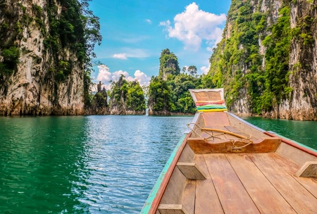 Beautiful boat on Cheow Lan Dam Ratchaprapa Damの素材