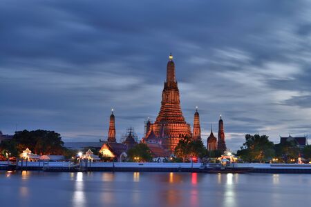 Wat Arun at nightの写真素材