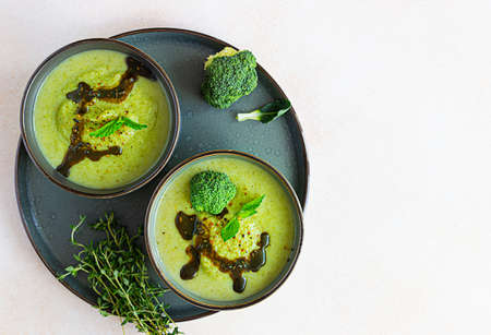 Broccoli or spinach green soup with aromatic spicy oil in bowl. Vegan healthy food. Selective focus. Top view. Copy space.の写真素材