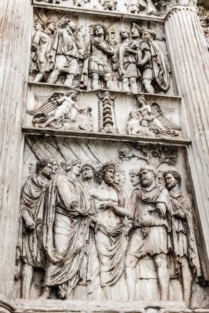 detail of an ancient roman bas-relief located on a paned of the Arch of Trajan. The Arch of Trajan is an ancient Roman triumphal arch in Benevento, southern Italy. It was erected to celebrate emperor Trajan across the Via Appia, at its entrance in the citのeditorial素材