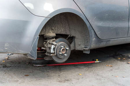 Installation of tires and wheels to the car screwing