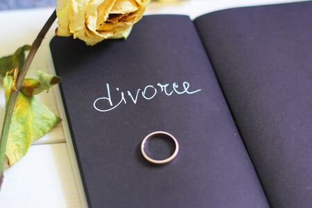 The woman took off her wedding ring for divorce