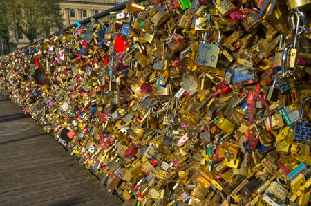 Too many locks of love on the railing of a bridge over the Seine in Parisのeditorial素材