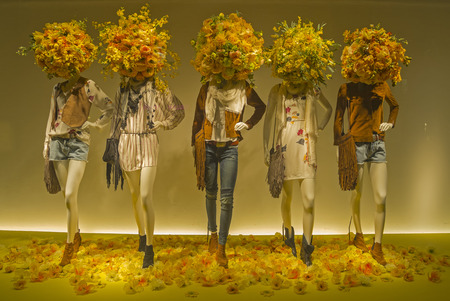 Mannequins in the showcase of a  department store in Paris, France の写真素材