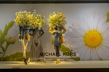 PARIS, FRANCE - MARCH 27, 2017: Mannequins in the showcase of the Printemps department store in Paris, France. Spring and summer theme.のeditorial素材