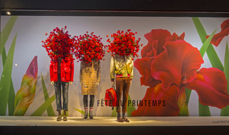 PARIS, FRANCE - MARCH 27, 2017: Mannequins in the showcase of the Printemps department store in Paris, France. Spring and summer theme.のeditorial素材