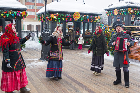 Moscow, Russia -  February 17, 2018: Costume performance on Shrovetide festivities - dances and songs. Participants are dressed in traditional Russian clothes of the early 20th century.のeditorial素材