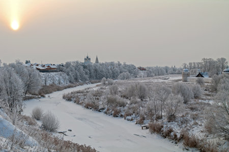 View of Suzdal from the high bank of the Kamenka River. The sun breaks through the clouds. December.の写真素材