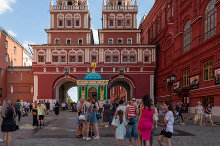 Moscow, Russia - August 5, 2023: people walking near the Kremlin in Moscow.のeditorial素材