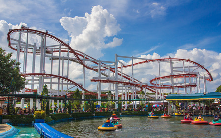 BANGKOK, THAILAND-Oct 26: The Dream world, roller coaster on Oct 26, 2014, BANGKOK, THAILANDのeditorial素材