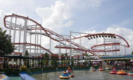 BANGKOK, THAILAND-Oct 26: The Dream world, roller coaster on Oct 26, 2014, BANGKOK, THAILANDのeditorial素材