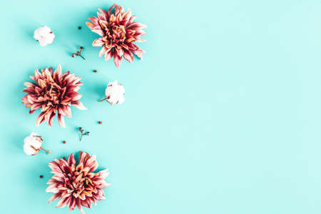 Autumn composition. Dried flowers and leaves on blue background. Autumn, fall, thanksgiving day concept. Flat lay, top viewの写真素材