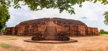 Khao Klang Nok is part of the Si Thep historical park. It is an architecture in the Dvaravati period in Phetchabun Province, Thailand.の写真素材