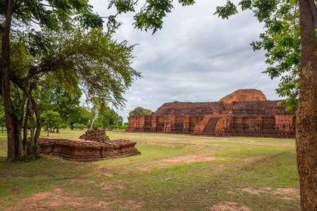 Khao Klang Nok is part of the Si Thep historical park. It is an architecture in the Dvaravati period in Phetchabun Province, Thailand.の写真素材