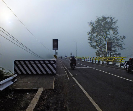 Bridge and Great Morning Fogのeditorial素材