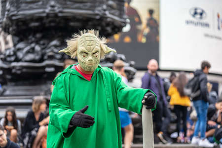 London, Londons West End in the City of Westminster, UK, July, 2019. Piccadilly circus. Floating yoda. Street artistのeditorial素材