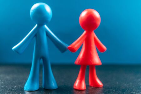 Small red and blue plastic toy copleFigurines of an coupleの写真素材