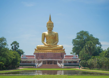 Big golden buddha statue, Ubonratchatani Thailad Asiaの写真素材