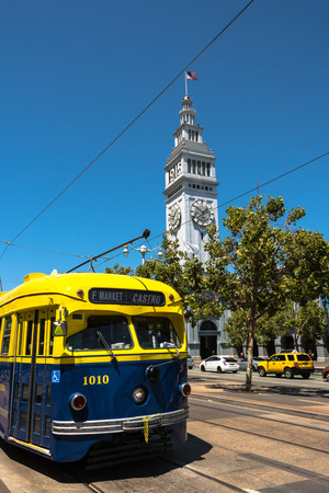 The blue yellow tram in San Franciscoのeditorial素材