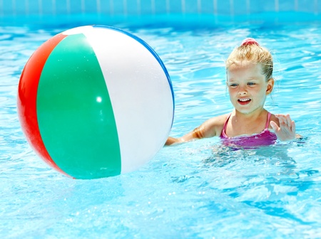 Little girl  swimming in pool.の写真素材