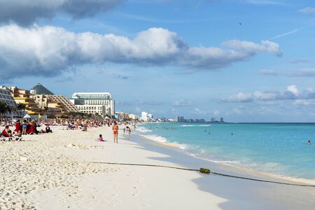 Tourists enjoy the sunny weather and relaxing on the beautiful beach on 18 January 2015 in Cancun, Mexico. This is one of the best beaches in the Mexico.のeditorial素材