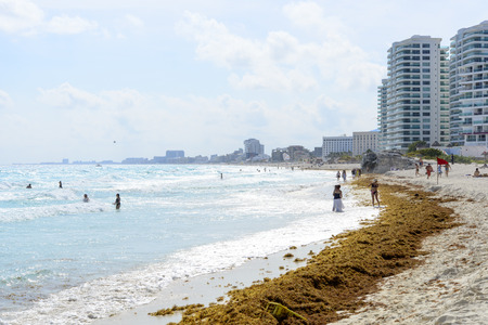 Tourists enjoy the sunny weather and relaxing on the beautiful beach on 22 January 2015 in Cancun, Mexico. This is one of the best beaches in the Mexico.のeditorial素材