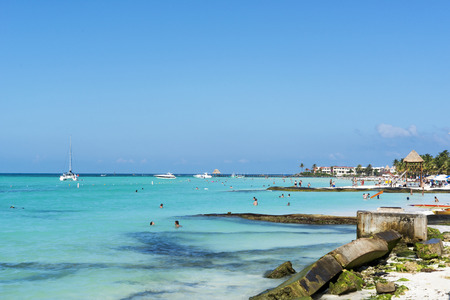 Tourists enjoy the sunny weather and relaxing on the beach on 21 January 2015 in Isla Mujeres, Mexico. The island is located 8 miles east of Cancun in the Gulf of Mexico.のeditorial素材
