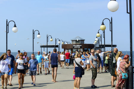 Tourists enjoy the sunny weather and walking along the pier on 16 August 2015 in Miedzyzdroje, Poland.のeditorial素材