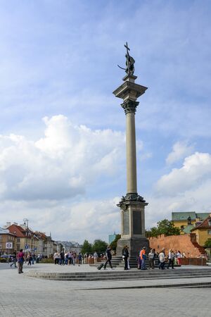 Tourists from all over visit the old city with a column of Sigismund on 16 September 2015 in Warsaw, Poland.のeditorial素材