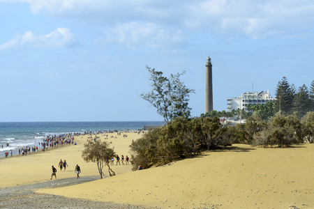 Maspalomas sandy dunes with the walking vacationing people on 28 November 2015 in Maspalomas, Gran Canaria Island.のeditorial素材