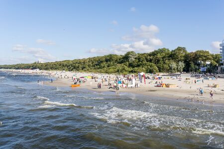 Tourists enjoy the sunny weather and relaxing on the Baltic sea beach on 15 August 2016 in Kolobrzeg, Poland.のeditorial素材