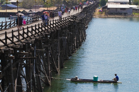 Wooden Bridge at Sangkhlaburi,kanjanaburi province east of thailandのeditorial素材