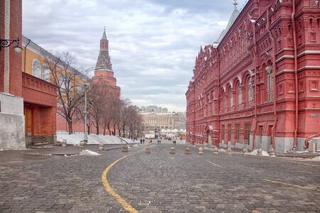 Kremlin passage and Uglovaya Arsenalnaya towerのeditorial素材